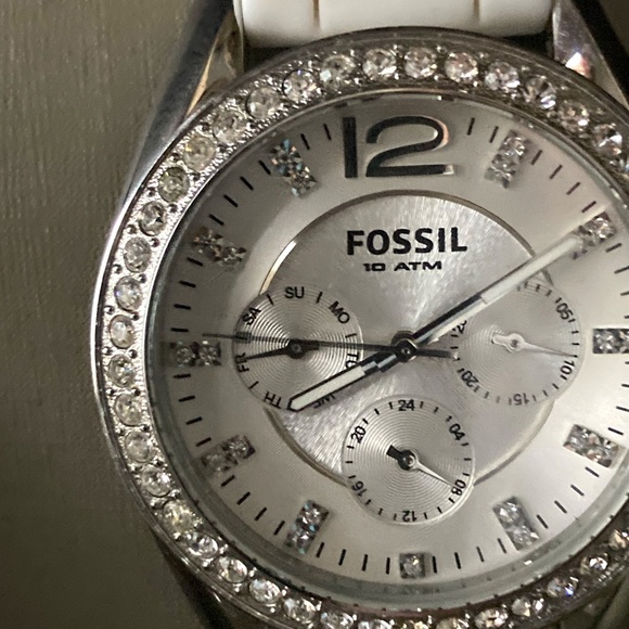 🌸 Fossil Women’s Crystal Bezel Watch – White Silicone Strap – New Battery – Box - Picture 5 of 11